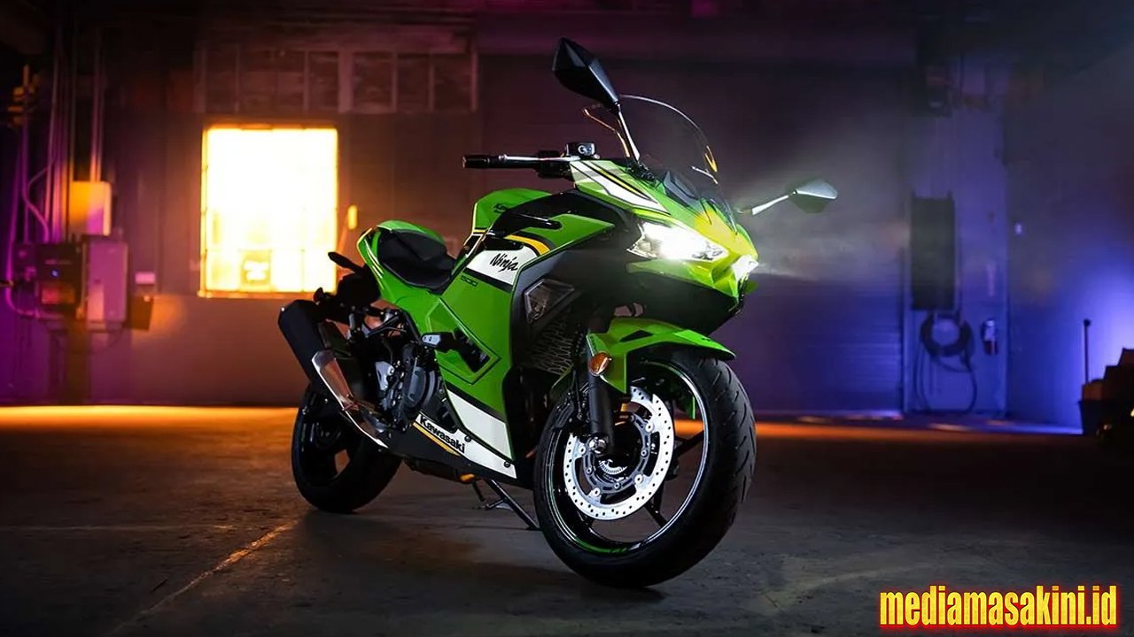 Kawasaki 500 dan 500 SE 2025 dibanderol dengan harga Rp100 juta lebih