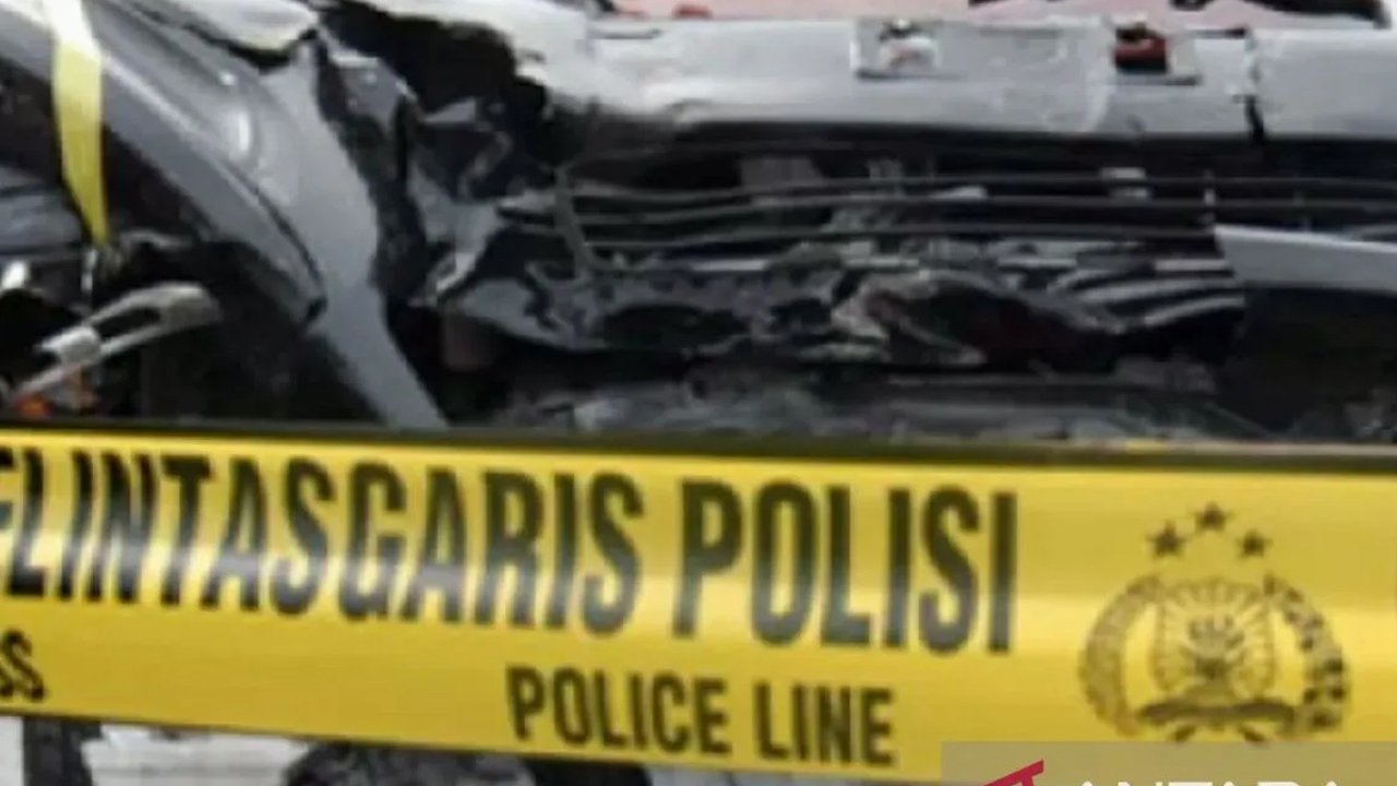 Pengendara diduga mabuk tabrak pejalan kaki dan 21 motor parkir