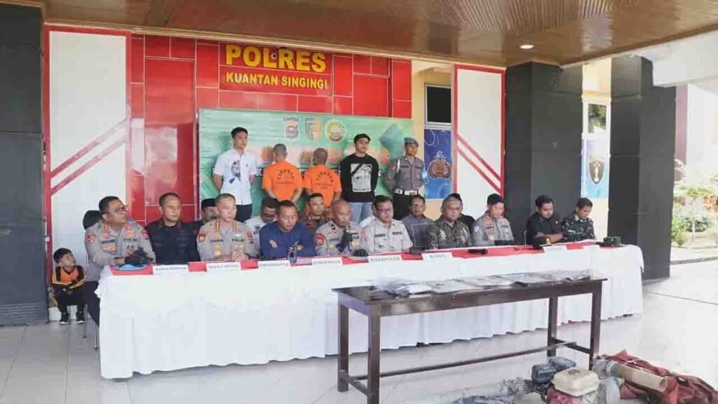 Polda Riau musnahkan 24 rakit PETI jelang Festival Pacu Jalur