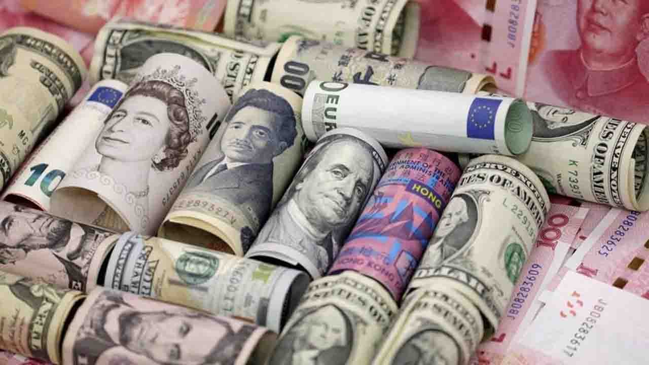 Rupiah Ambruk Usai Demo Panas, Ringgit Senyum-Senyum