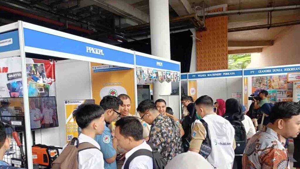 Ratusan warga padati pembukaan bursa kerja tahap tiga di Jaktim