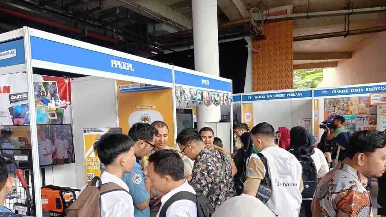 Ratusan warga padati pembukaan bursa kerja tahap tiga di Jaktim