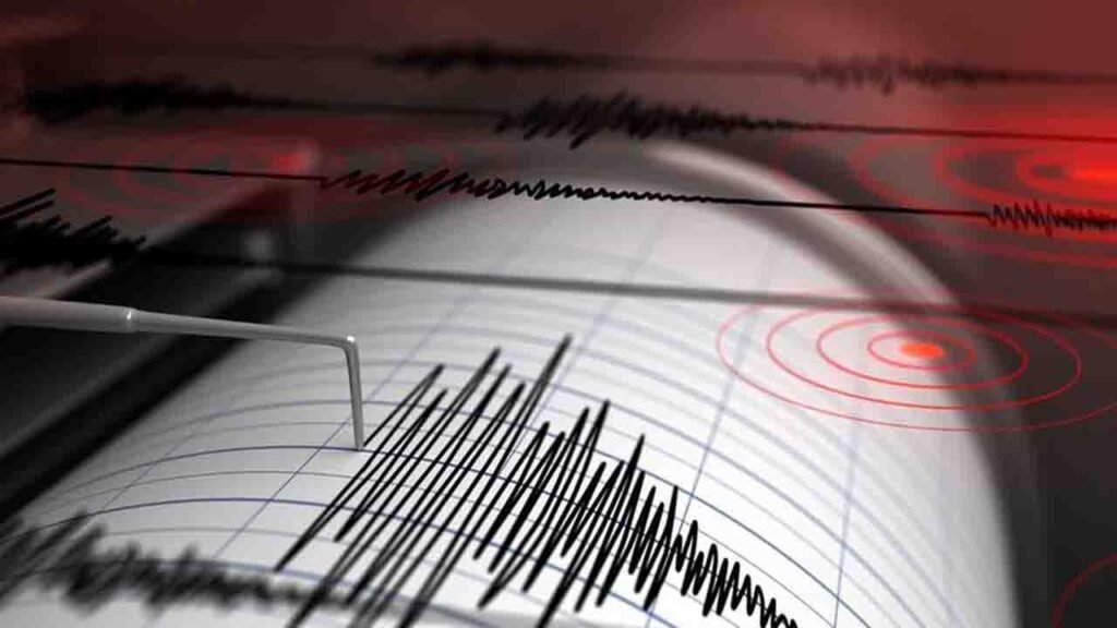 Gempa Bekasi Mengguncang Jakarta Semalam, Warga Terdorong Keluar Rumah