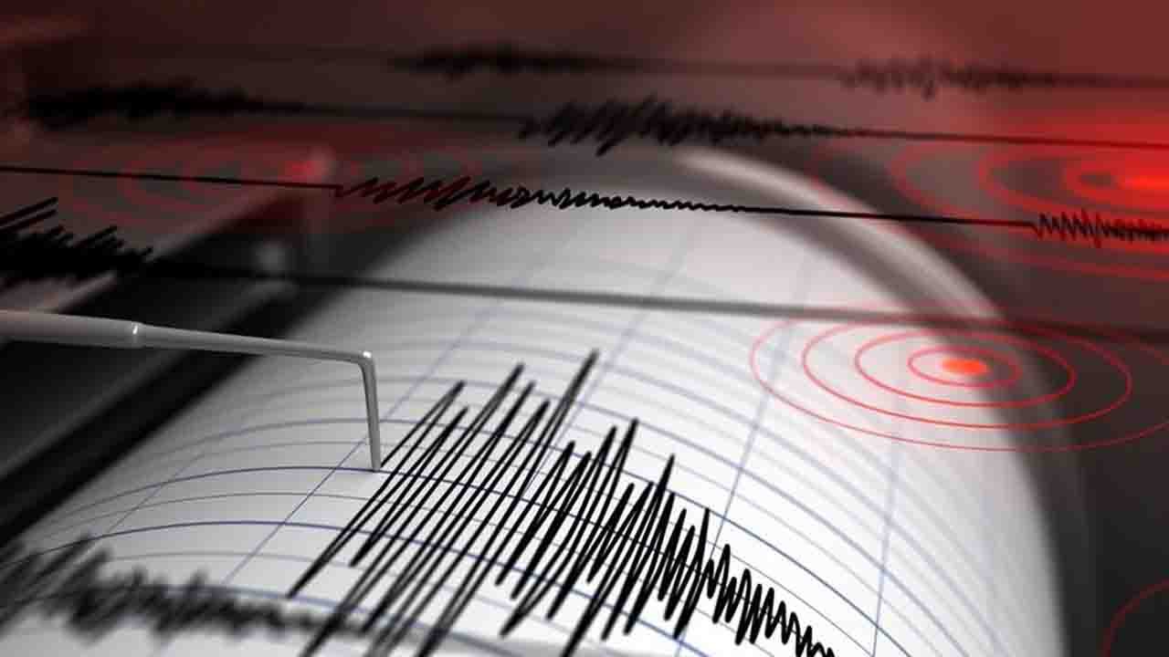 Gempa Bekasi Mengguncang Jakarta Semalam, Warga Terdorong Keluar Rumah